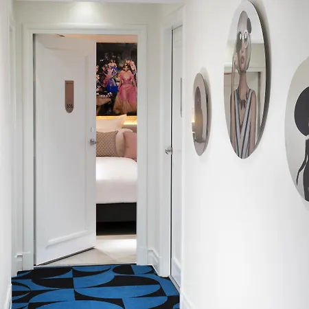 Hotel Dress Code 4*