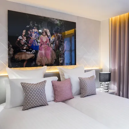 Hotel Dress Code 4*