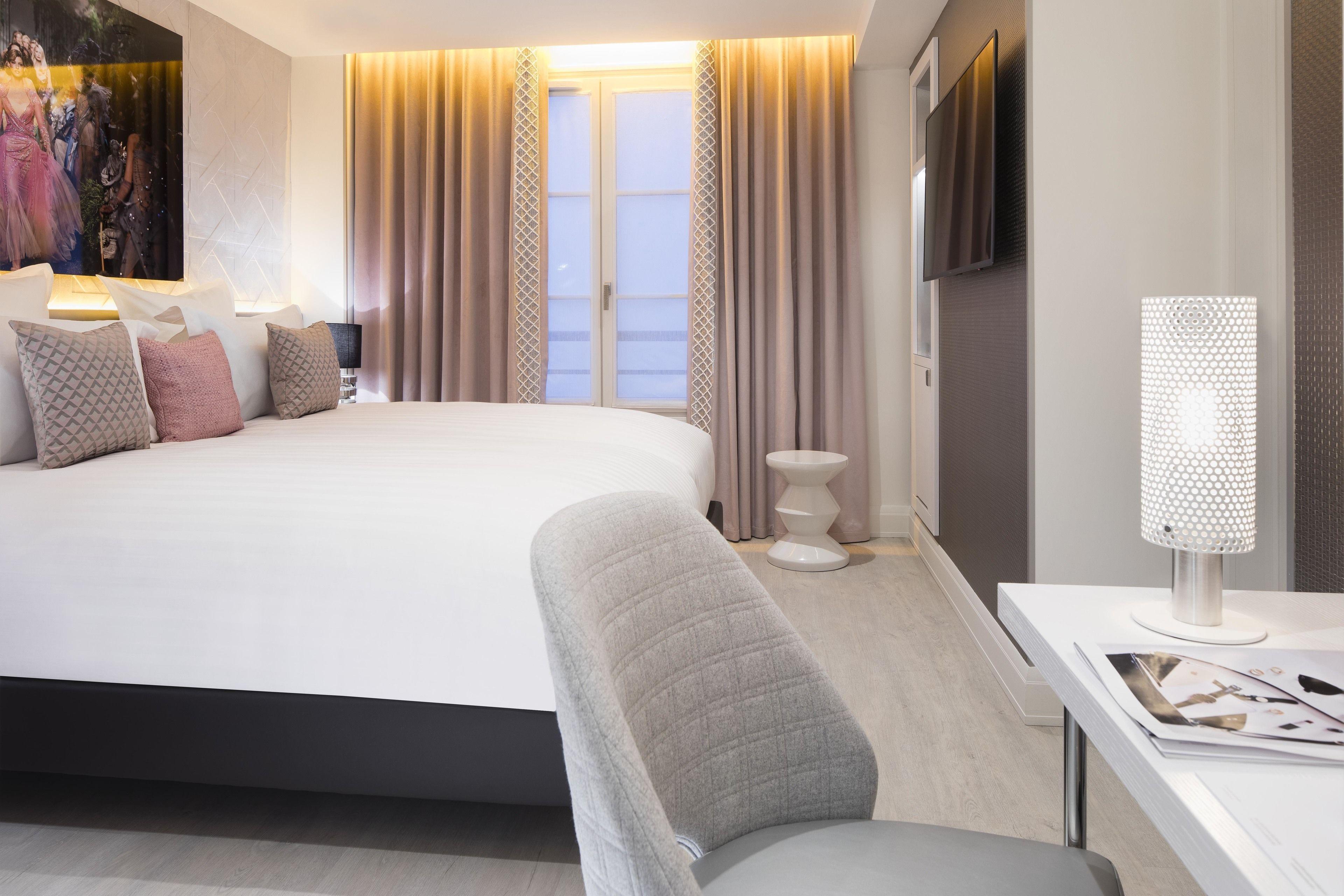 Hotel Dress Code 4*